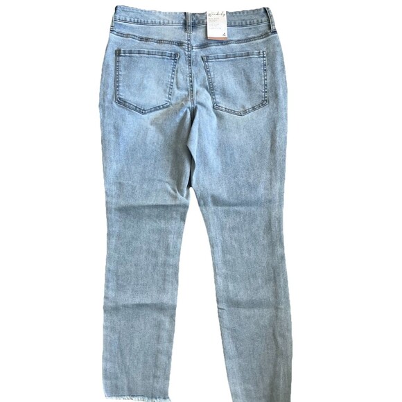 Wonderly Sz. 4 NWT Skinny Mid Rise Cropped Jeans Frayed Hem - Picture 2 of 6